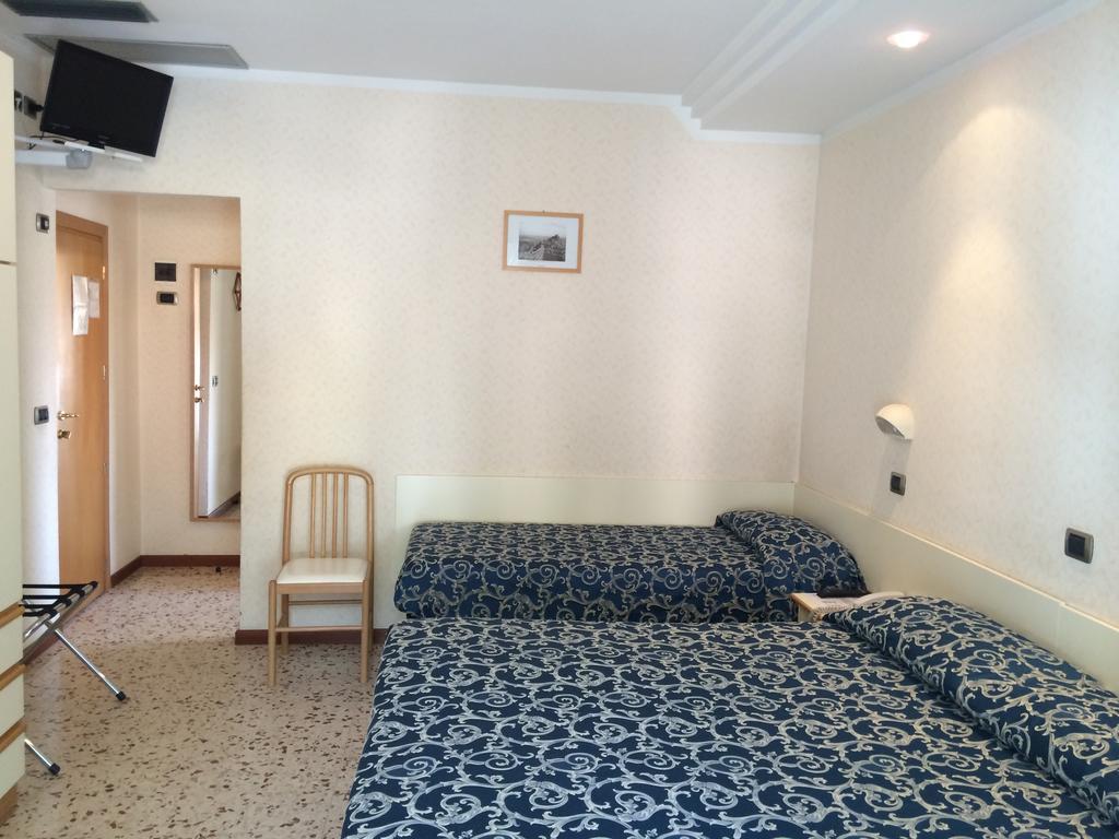 Hotel Royal Misano Adriatico Habitación foto