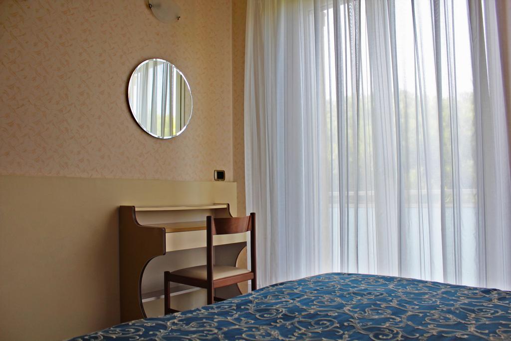 Hotel Royal Misano Adriatico Exterior foto